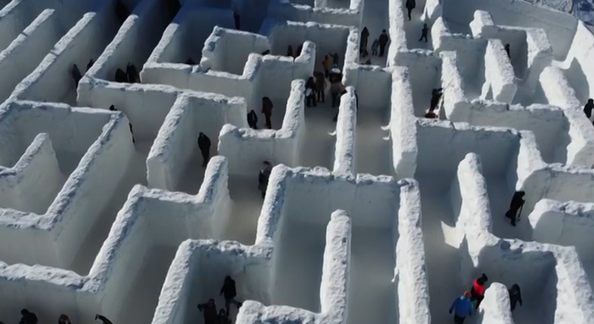 VIDEO: Obrovský snežný labyrint v Tatrách aj tento rok láka turistov