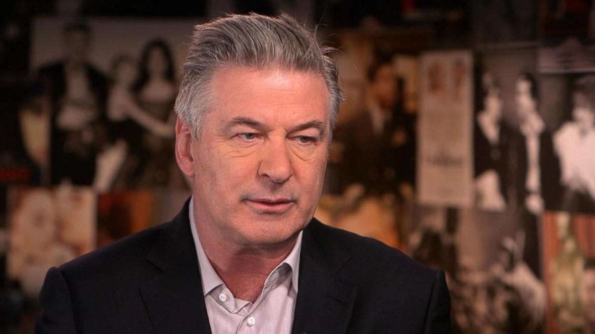 Tragédia pri nakrúcaní Alec Baldwin na pľaci omylom zastrelil kameramanku, režisér je v