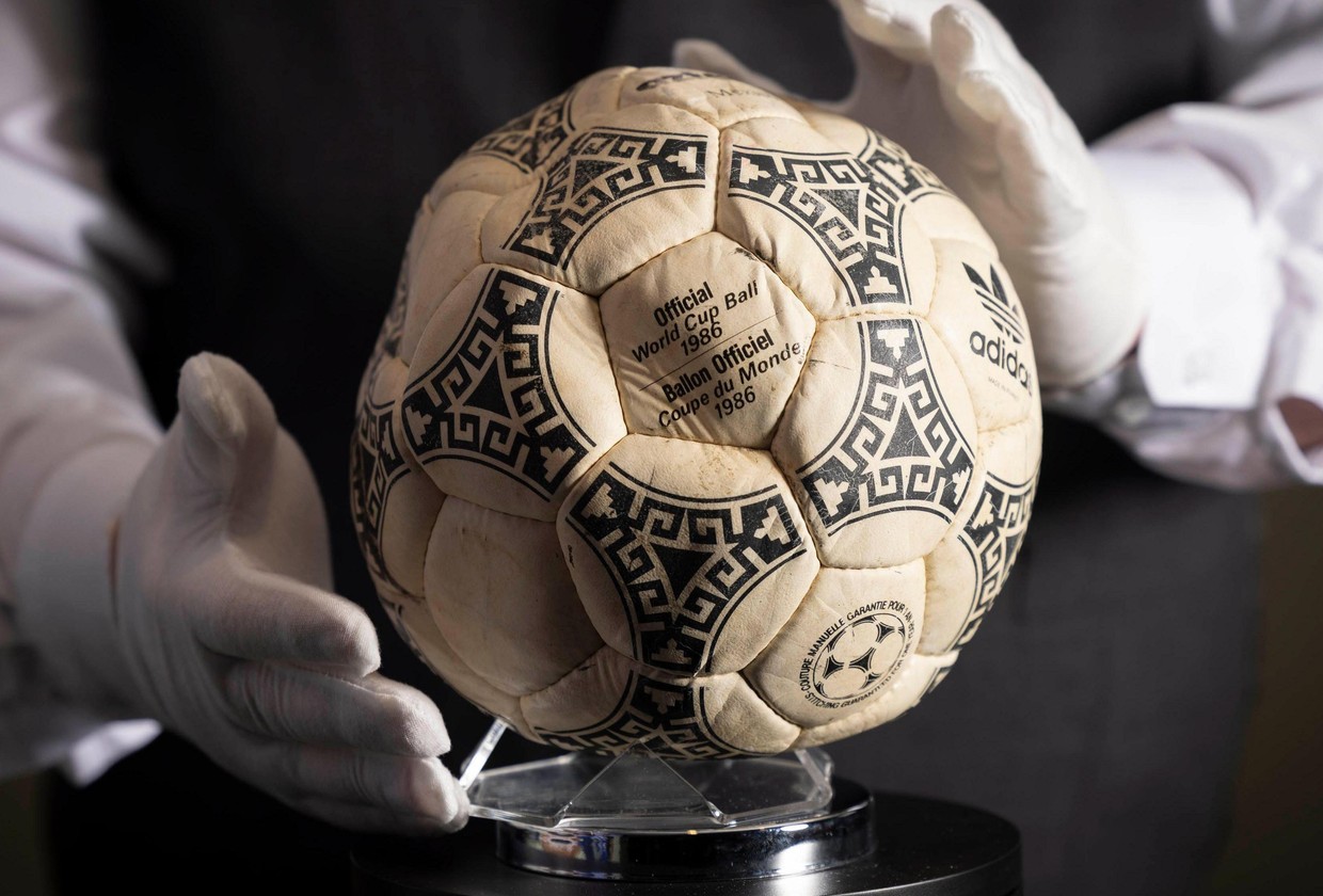 Lopta z najslávnejšieho gólu histórie má nového majiteľa. Zaplatil za ňu milióny