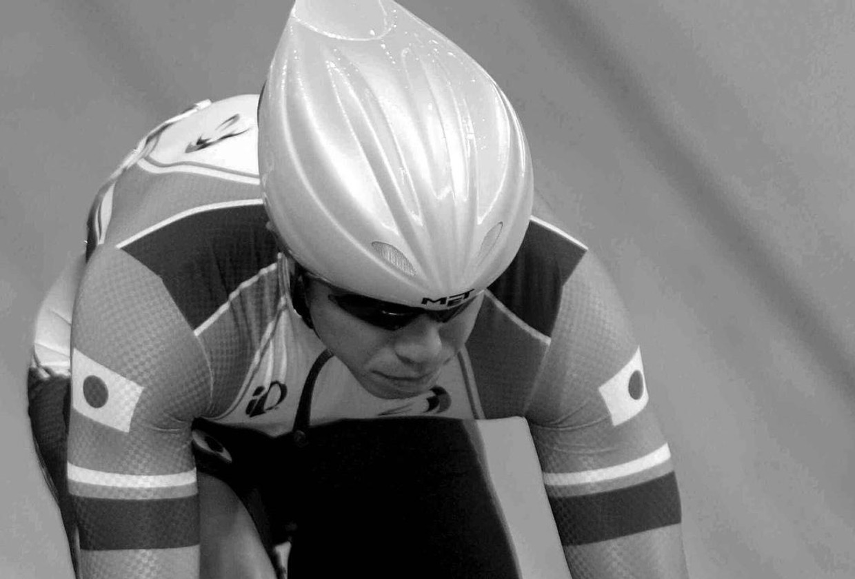 Tragédia počas pretekov. Zomrel strieborný olympijský víťaz v dráhovej cyklistike