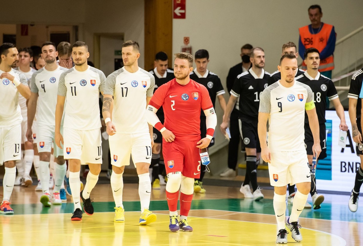 Futstalové mužstvo v kvalifikácii v prijateľne zloženej skupine