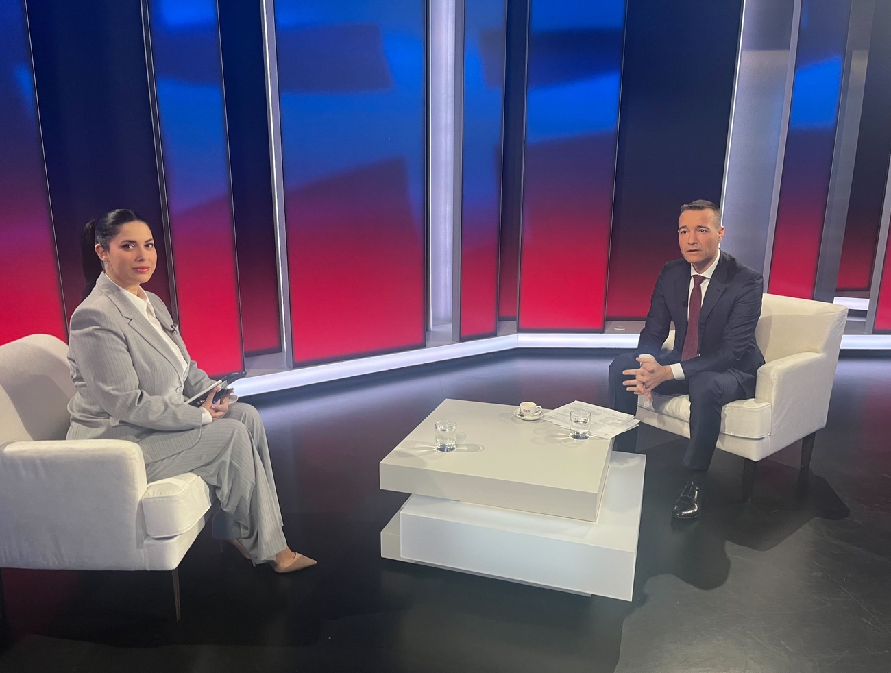 Tomáš Drucker sa na adresu Jána Ferenčáka vyjadril, že pri hlasovania sa niekedy správa ako opozičný politik