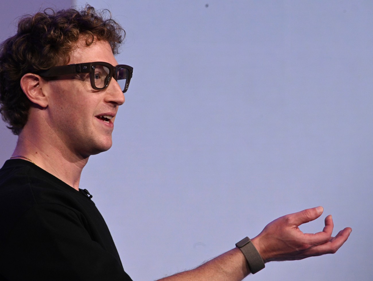 Zuckerbergova mega jachta mala ignorovať volanie o pomoc. Zachrániť stroskotancov musela vzdialenejšia loď
