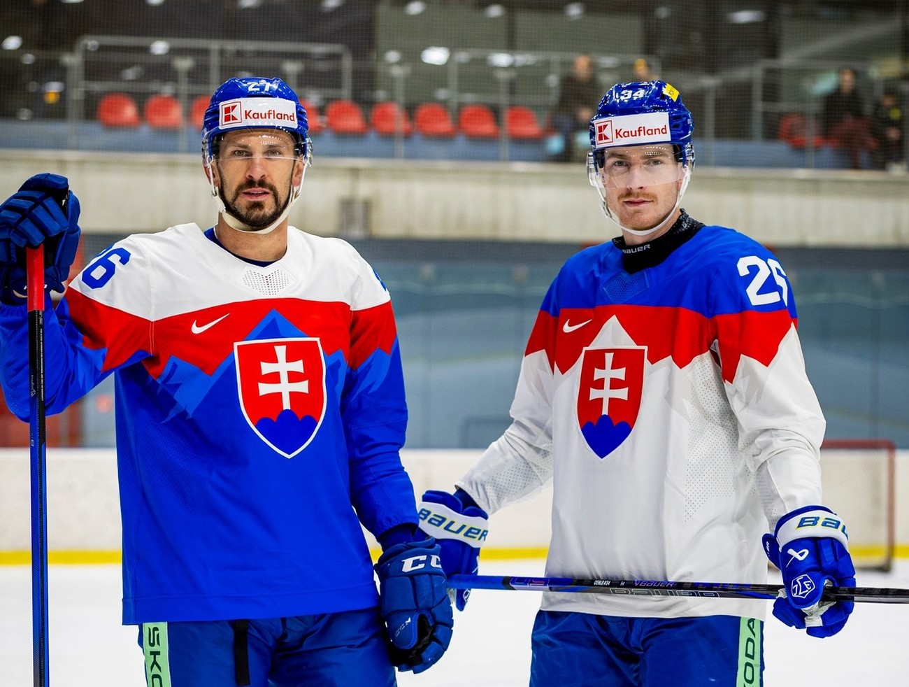 SZĽH predstavil nové olympijské dresy. Hokejisti vyrazia do Talianska s Tatrami na hrudi