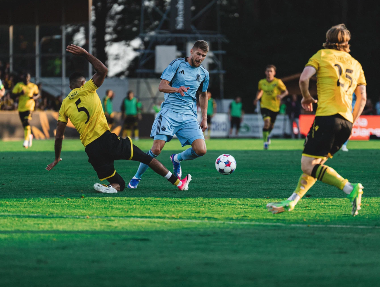 Slovan bojuje o Ligu majstrov. Z jeho úspechu môžu zarobiť aj iné kluby