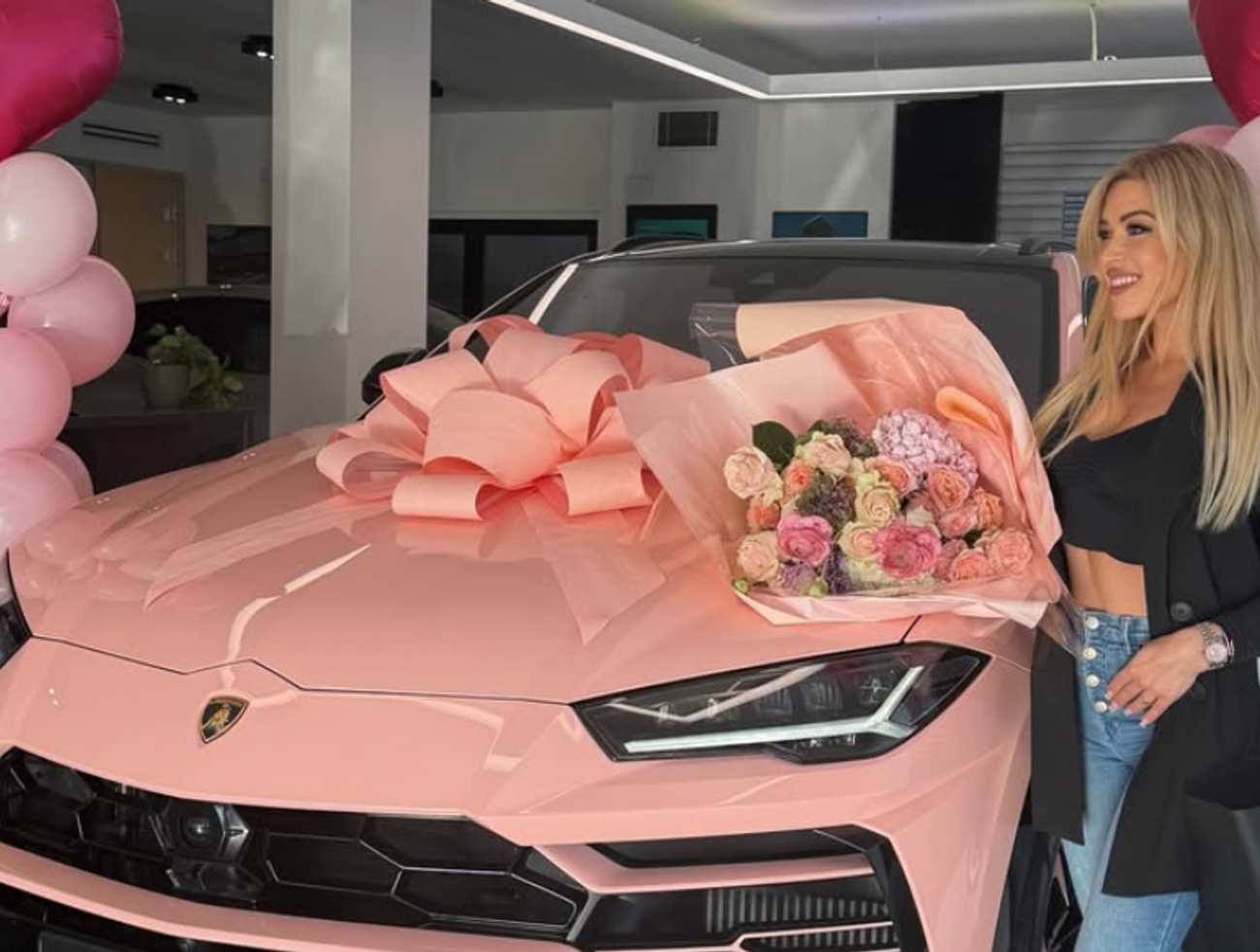 Nedávno dostala Dominika od priateľa Lamborghini, už ho aj nabúrala! Potom prišla jeho reakcia!