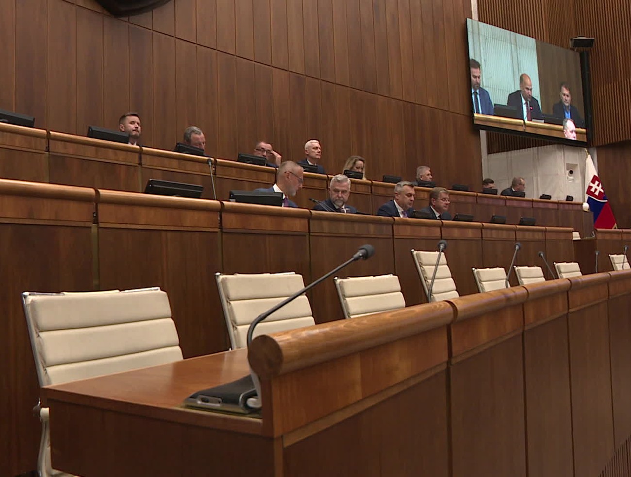 Štyri týždne rokovania nemusia stačiť. Parlament čaká takmer 300 bodov