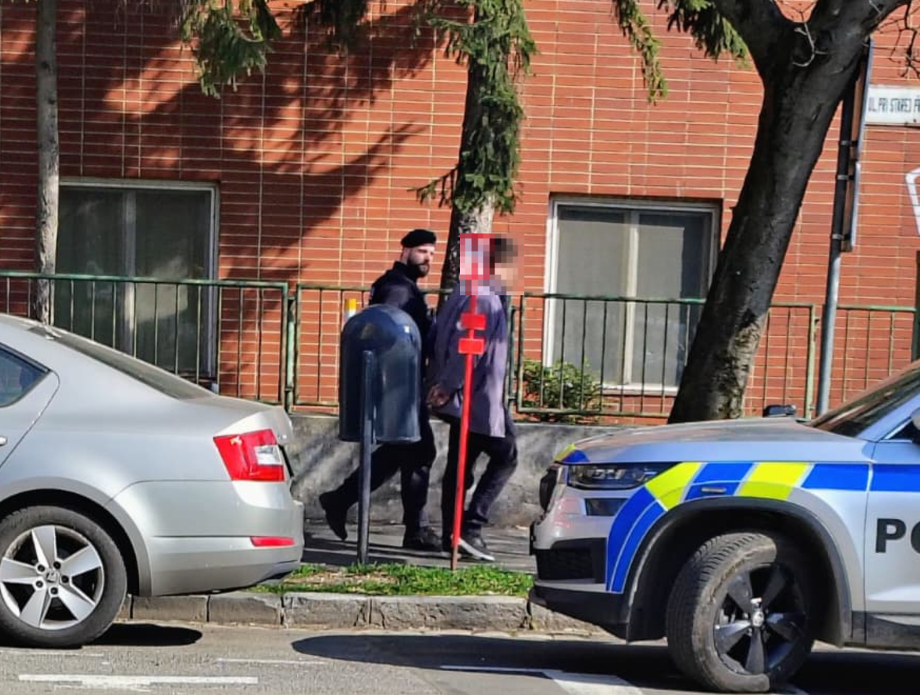 V byte v Bratislave našli mŕtvy manželský pár. Polícia zadržala ich syna