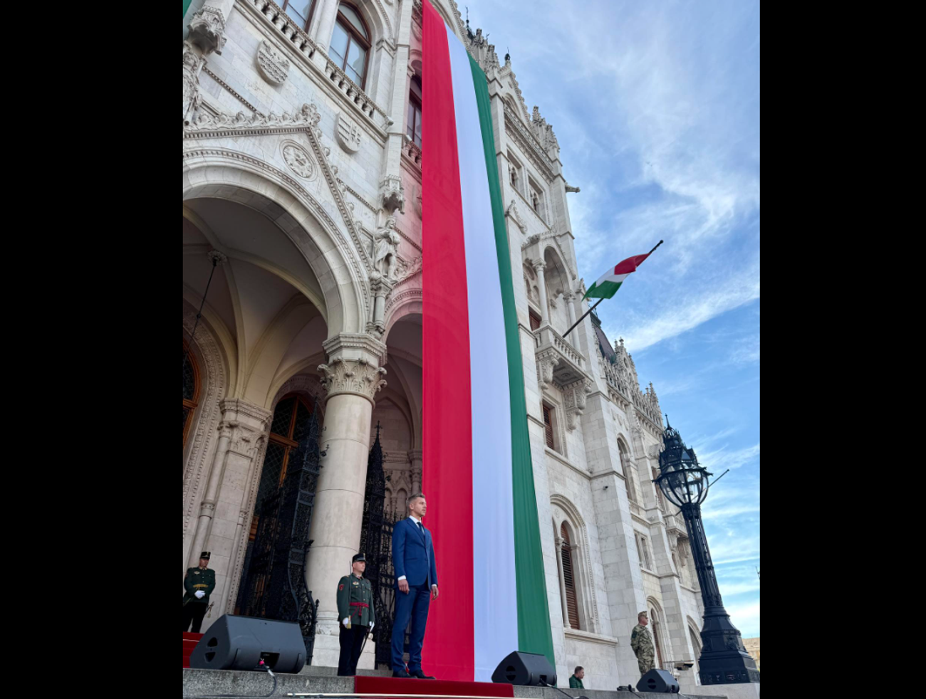 Noví poslanci v Maďarsku skladajú prísahu, Péter Magyar sa stane premiérom