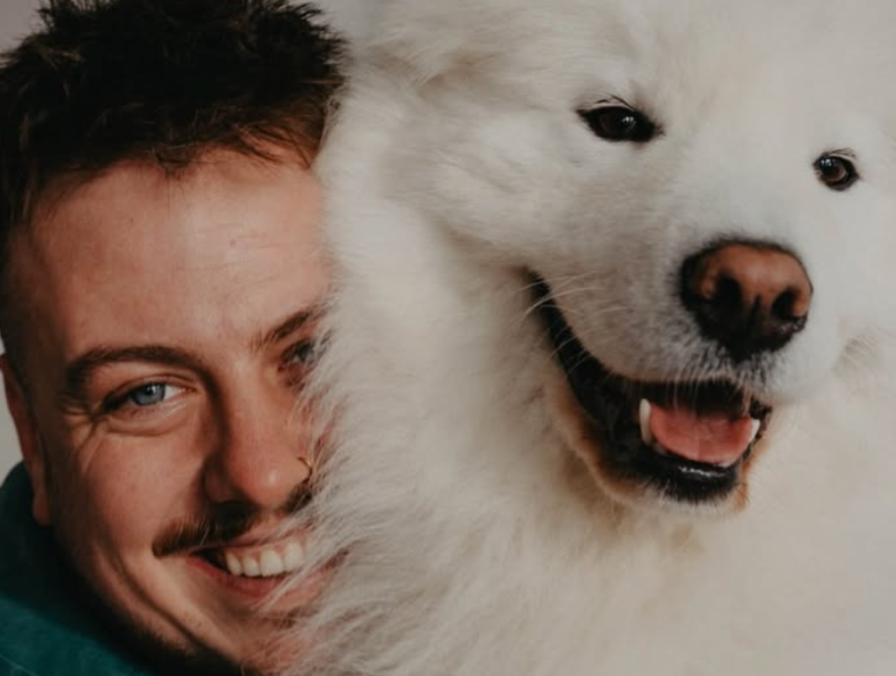 Tento pes zo Slovenska si žije lepšie ako vy: Súkromný let do New Yorku a kráľovský servis!