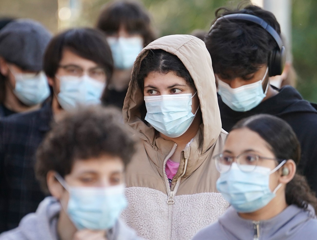 Hrozí Británii lockdown ako pri Covide? Nebezpečná nákaza zabíja mladých a šíri sa medzi študentmi