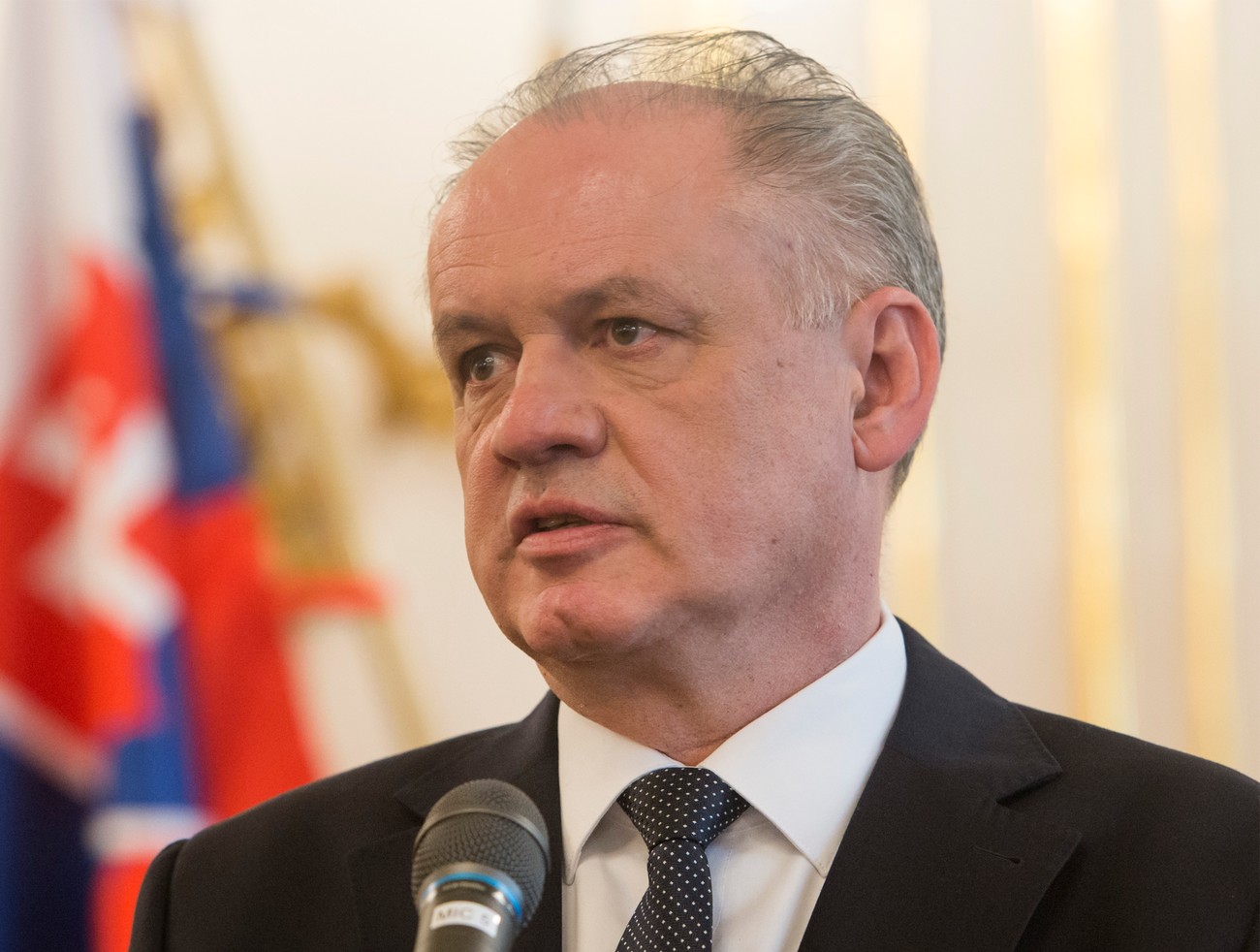 Exprezident Kiska mal nehodu. Na lesnej ceste spadol na bicykli