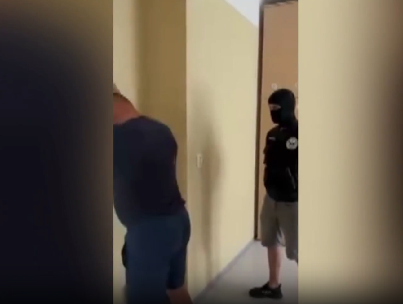 Dvaja policajti mali cudzincom vybavovať vodičské preukazy bez skúšok