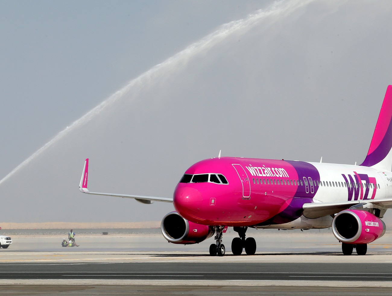 Lietadlo Wizz Air sa po zásahu bleskom vrátilo na bratislavské letisko