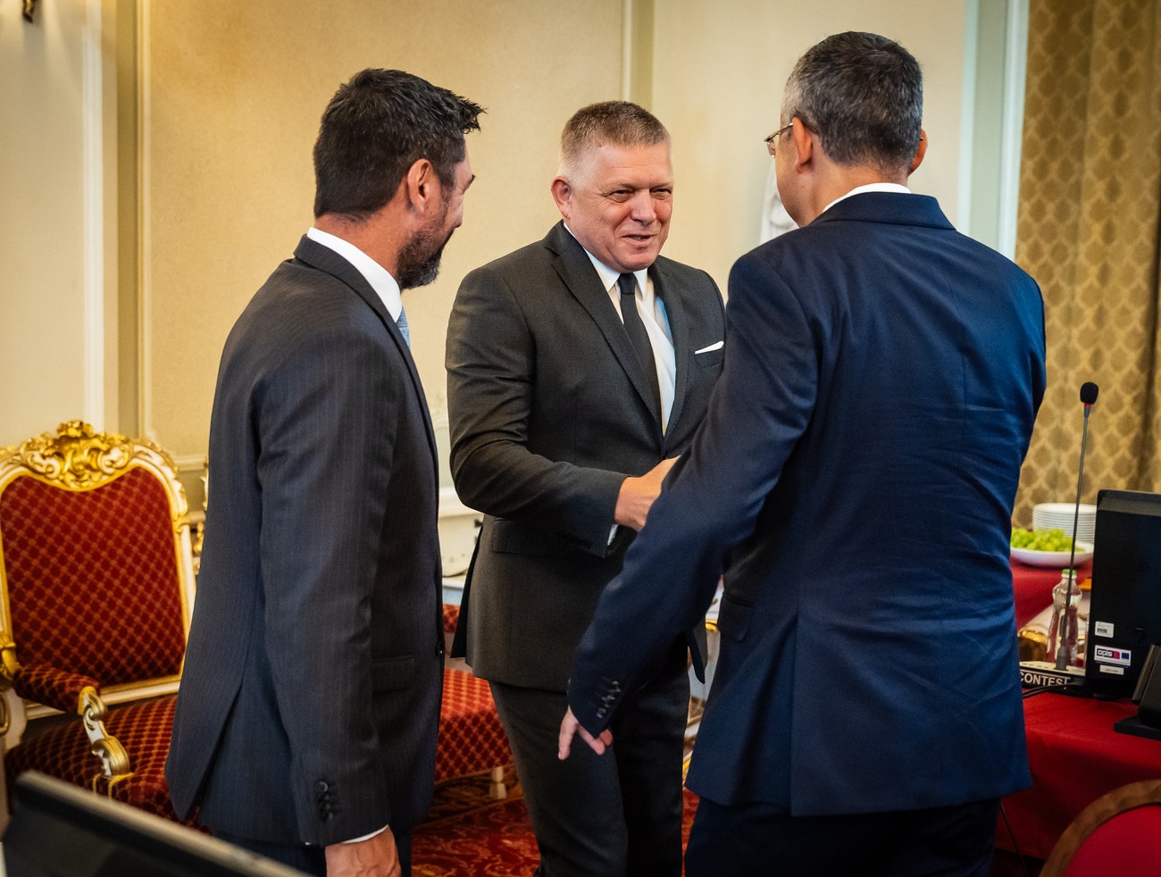 Rokovanie vlády po letnej prestávke: Schválila 19 bodov. Opozícia nešetrí kritikou
