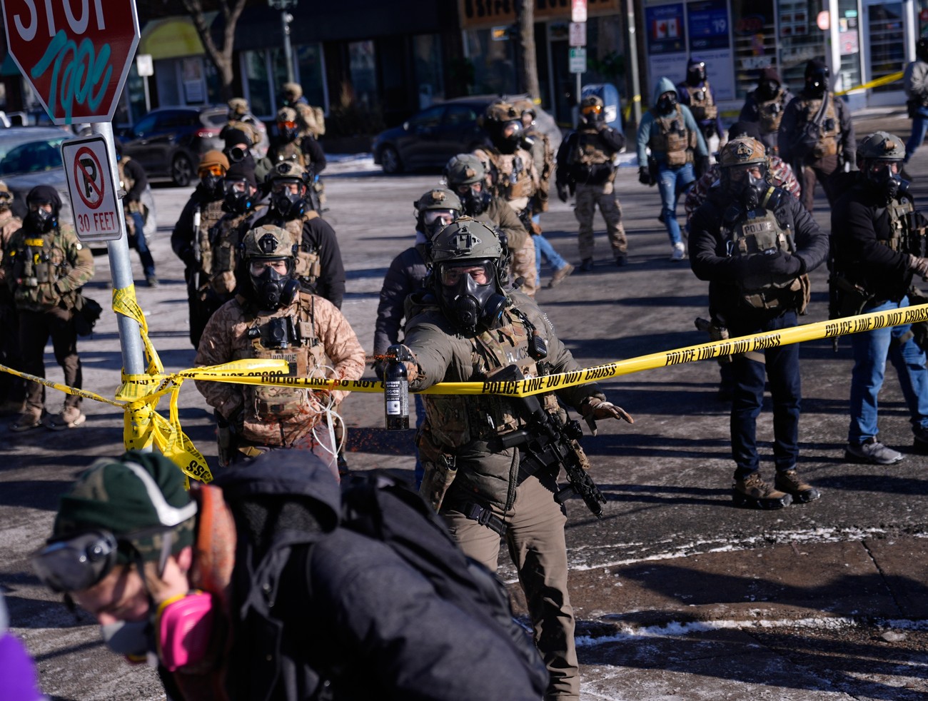 Federálni agenti v Minneapolise postrelili 51-ročného muža. Zraneniam podľahol