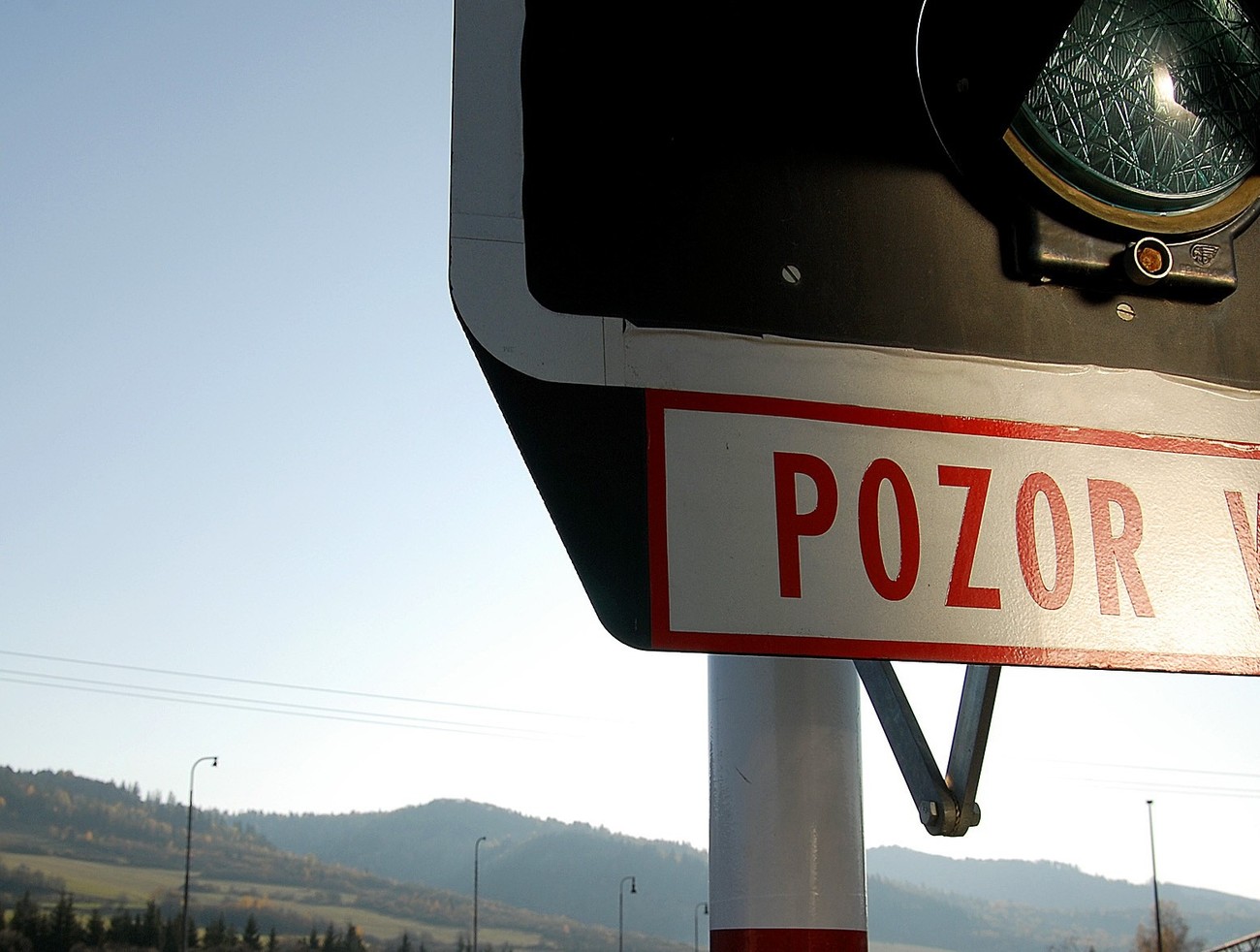 Tragická nehoda vlaku a dodávky pri Sabinove si vyžiadala jednu obeť