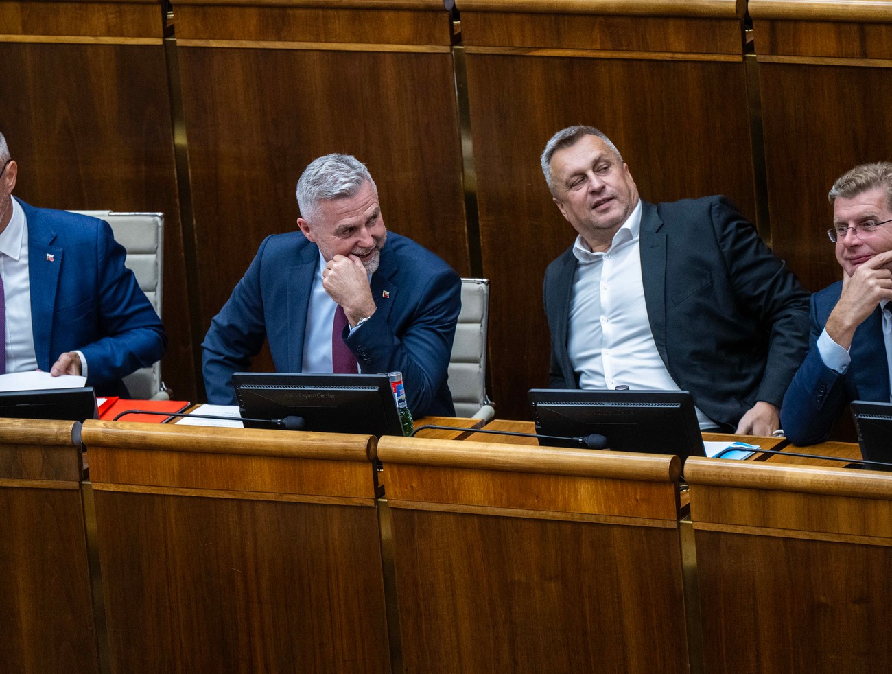 Poslanci nepodporili návrhy opozície. O funkciu neprišiel žiadny z ministrov