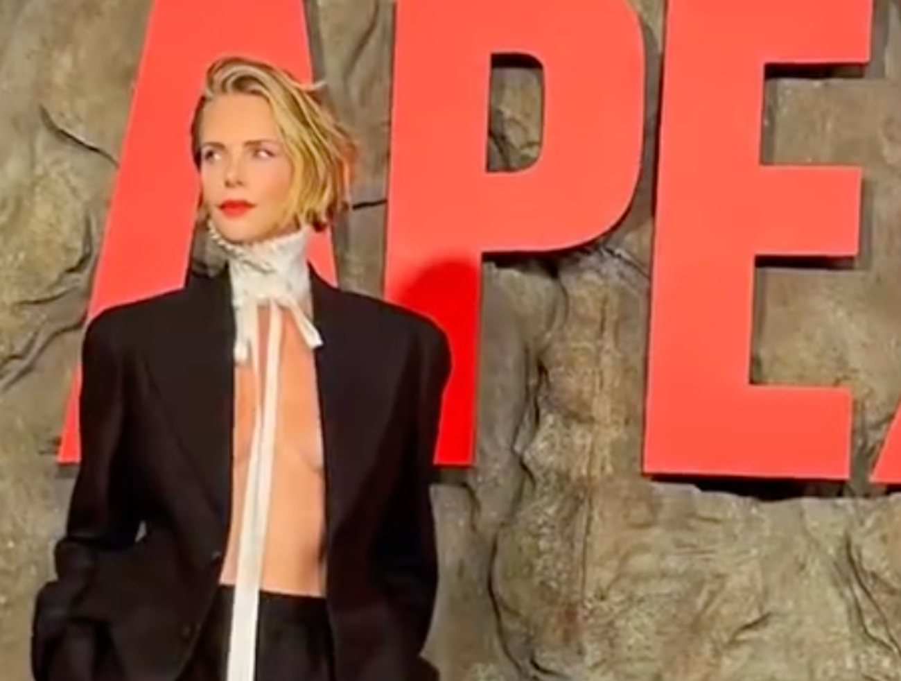 Slávna herečka oslávila 50 a ukázala sa ako nikdy! Najsexi znamienko na najsexi mieste!