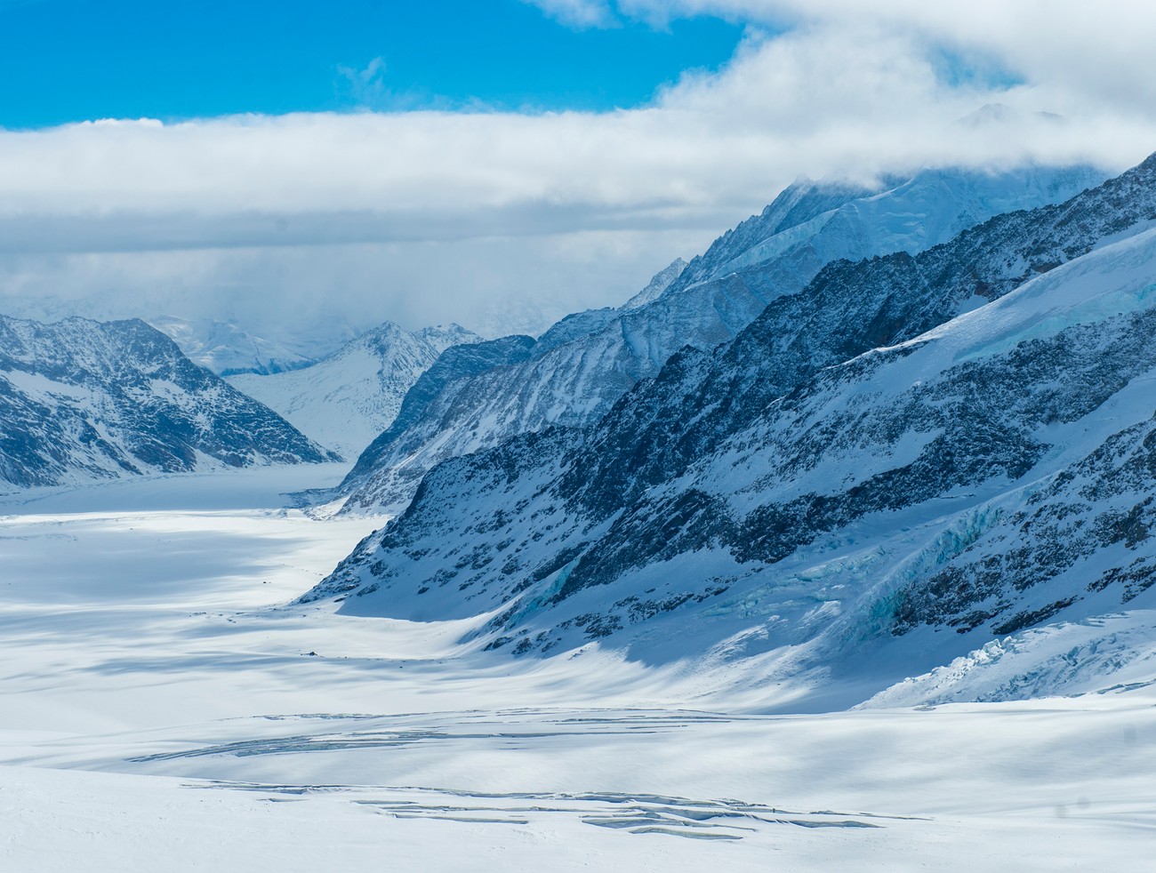 Tragédia v Alpách: Po páde dvoch lavín zahynulo najmenej päť ľudí