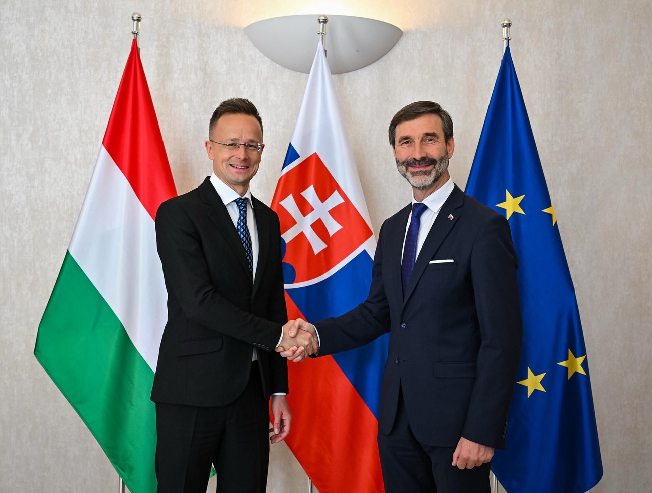 Pellegrini nás žiadal o pomoc, volal Szijjártó Lavrovovi pred voľbami