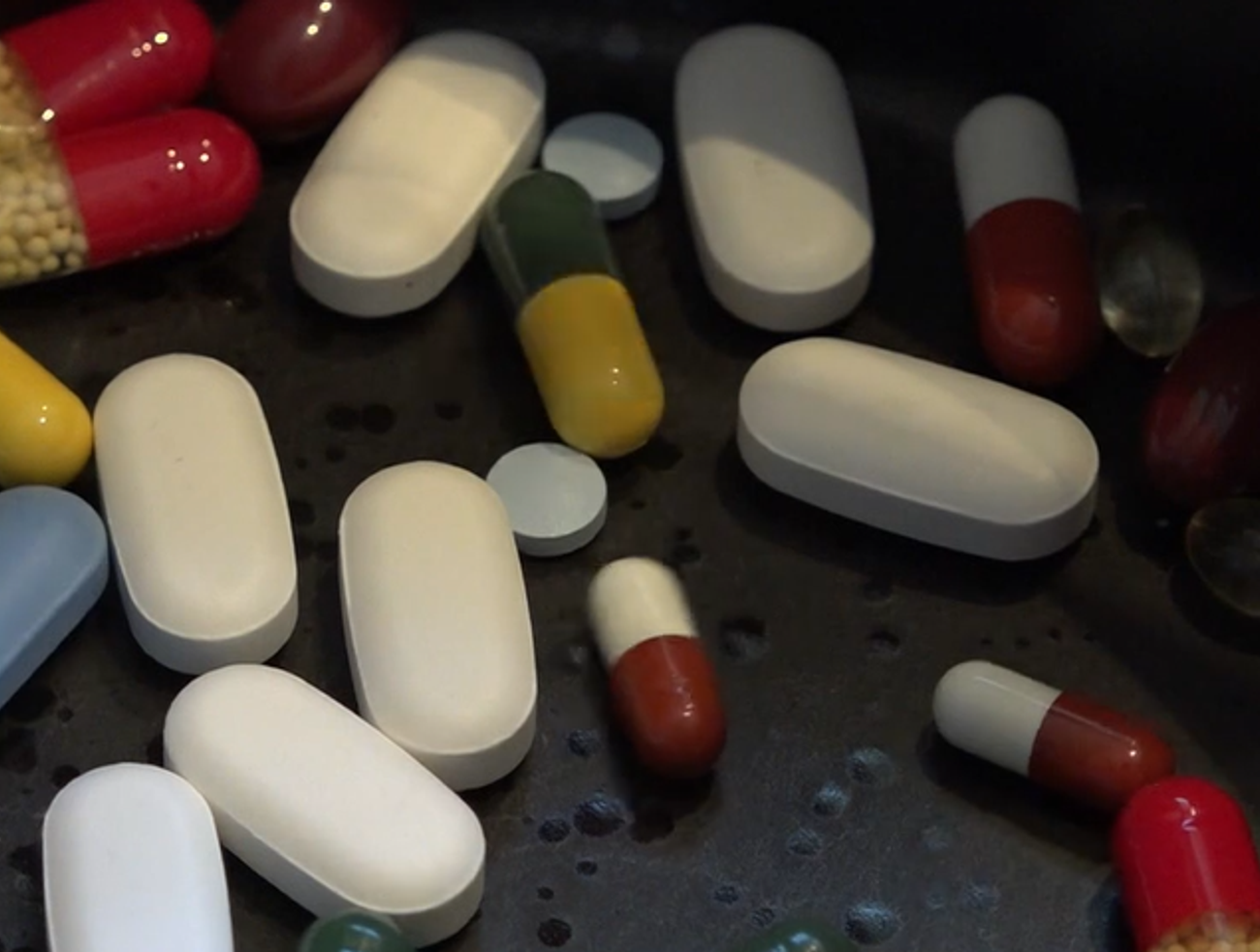 Slováci za lieky na prechladnutie zaplatia aj 20 eur. Čo ovplyvňuje ceny liekov?