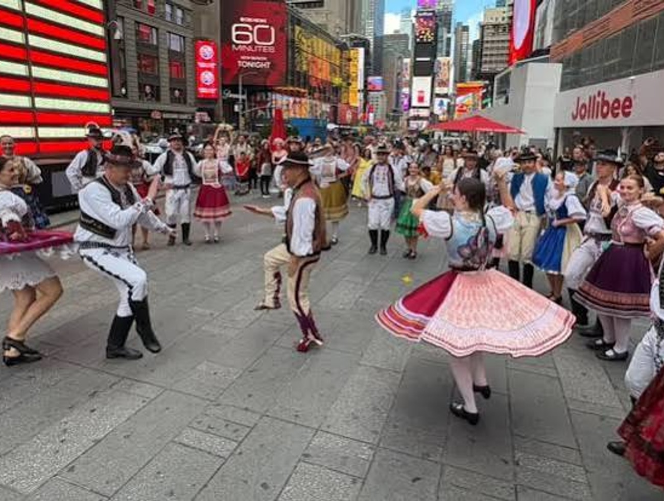 Foklórny súbor VRANOVČAN tancoval v srdci New Yorku