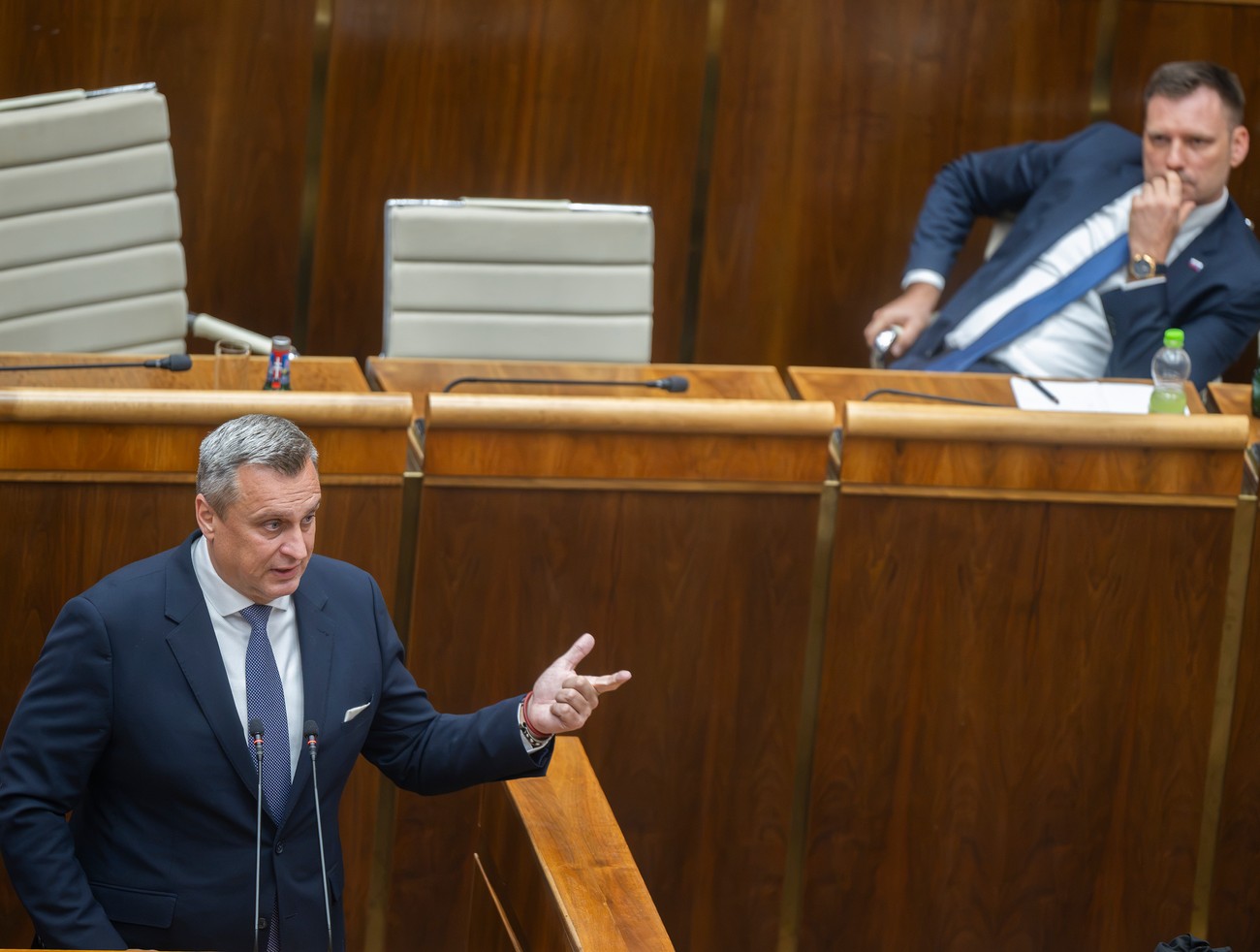 Tomáš Taraba končí vo funkcii ministra. Parlament ho odvolal 77 hlasmi