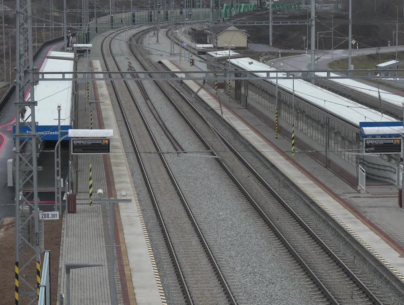 Milióny za stanicu, kde vlaky ani nezastavujú. Žilinská železničná zastávka vyvoláva otázky