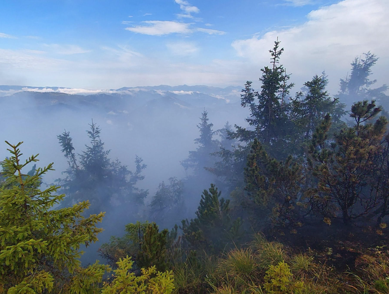 V Národnom parku Veľká Fatra horí. Požiar zrejme spôsobili ľudia