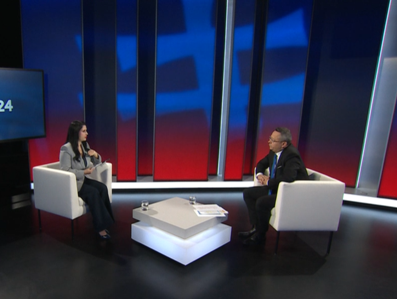 Politika 24: Odborníci radia zrušiť 13. dôchodky.  „Nezrušíme,“ odkázal Kamenický