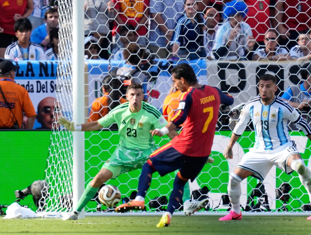 Oslabená Argentína padla v predĺžení, Španieli sú MAJSTRI SVETA