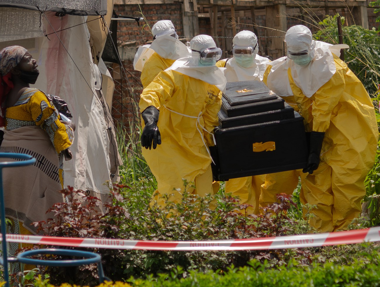 Svet sa obáva smrtiaceho vírusu: Dá sa ebola prežiť?