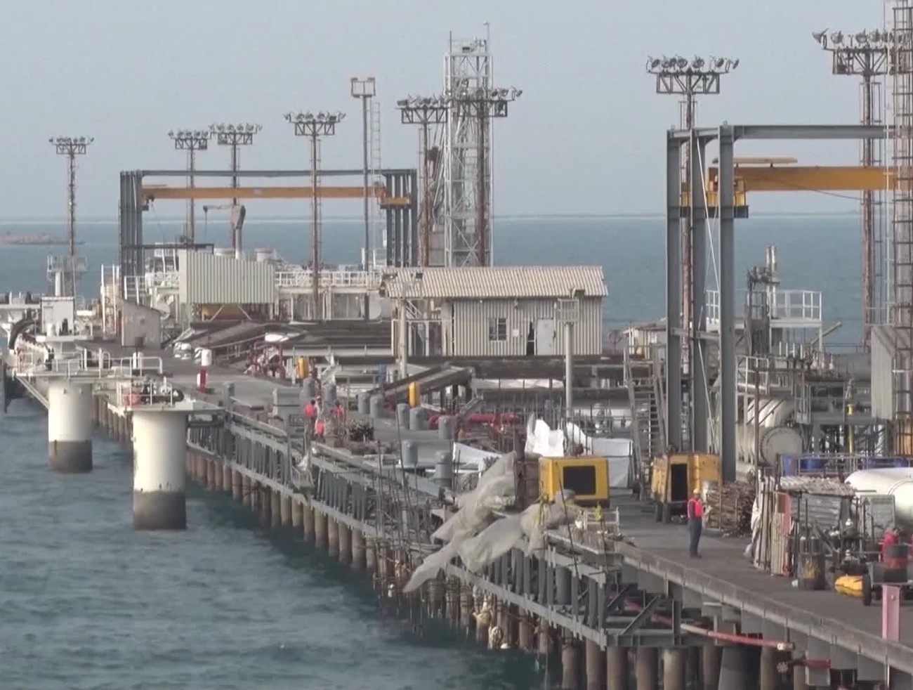 Útoky na iránsku infraštruktúru: Zasiahnutý bol aj strategický ostrov Chárk