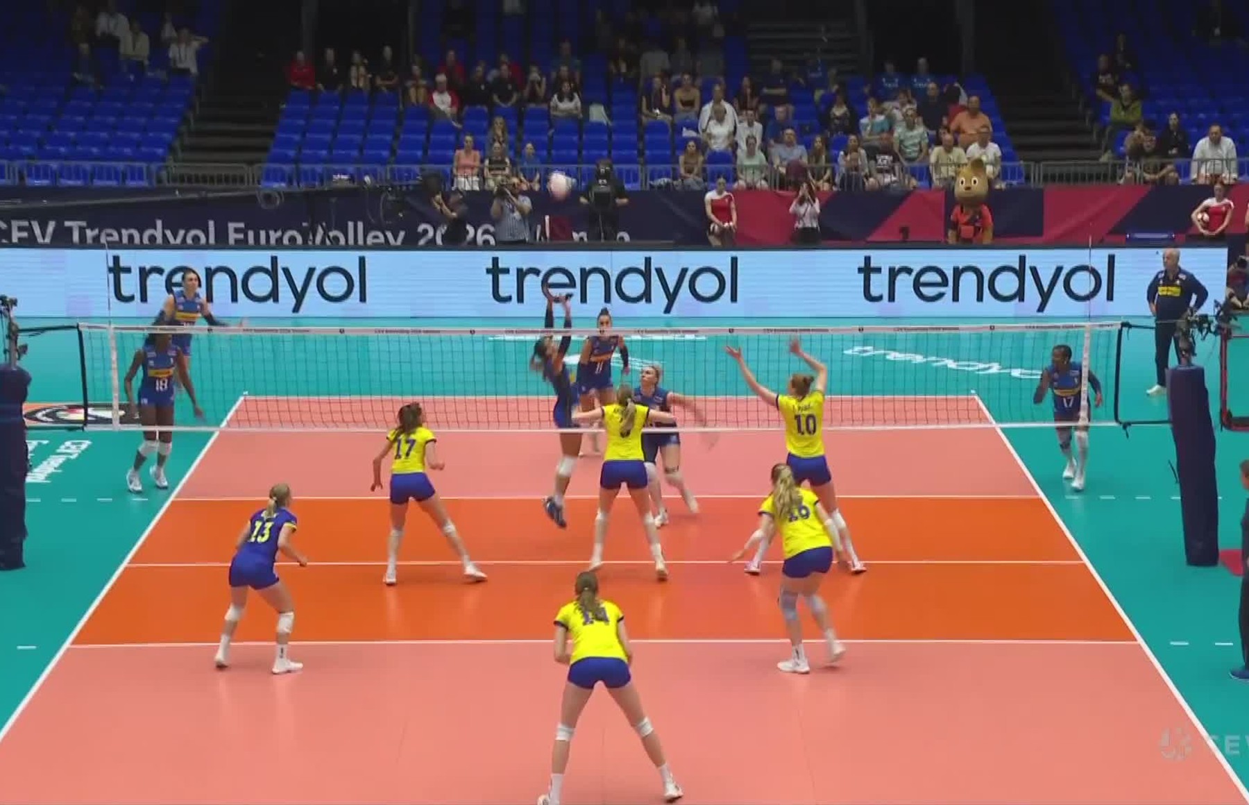 Vo finále ME volejbalistiek Taliansko a Turecko, o bronz Poľsko so Srbskom od 14:50 na JOJ ŠPORT