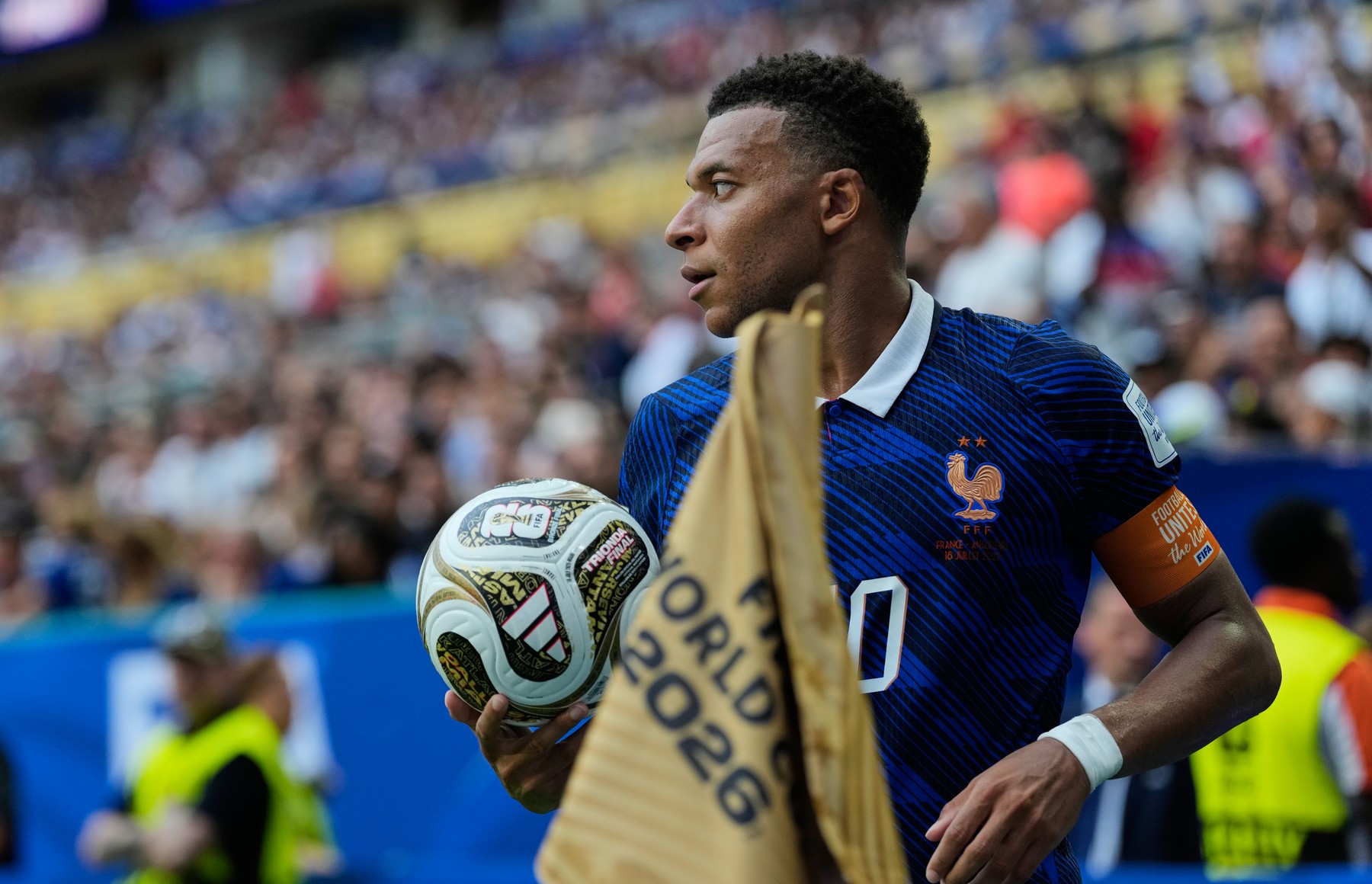 Mbappé, Dembélé a Hakimi roztočili párty na svadbe Lucasa Hernandeza