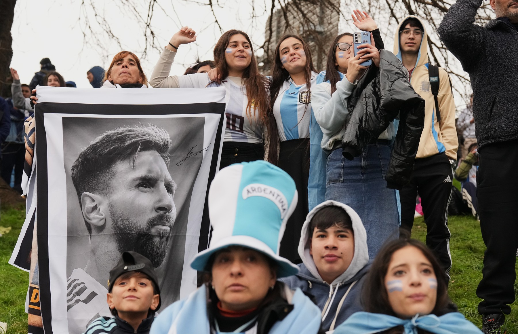 Messiho návrat domov pritiahol pozornosť verejnosti