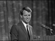 Robert Kennedy: Ve stínu úspěchu