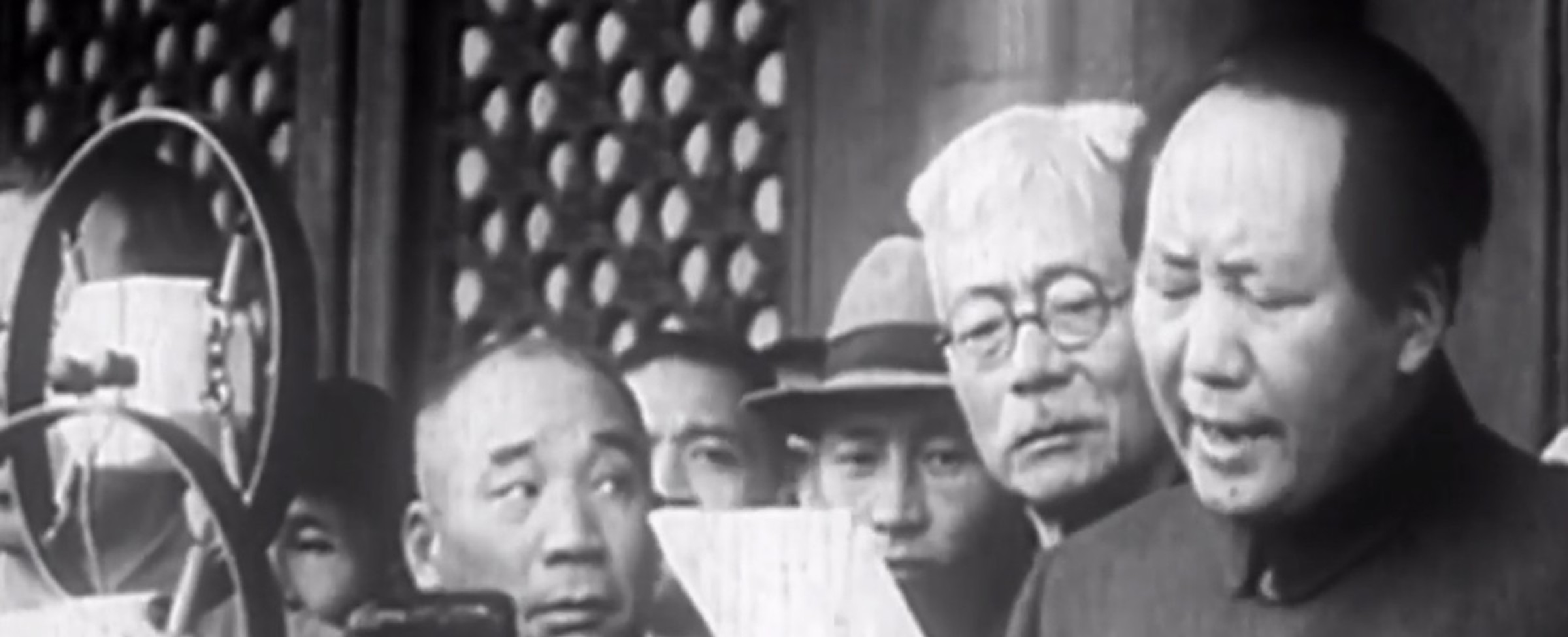 Přehlídka probouzejícího se obra