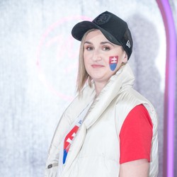 Nákupné maniačky: téma Hokejová fanúšička - Veronika