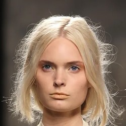 Nákupné maniačky - depressed hair