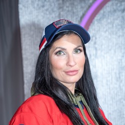 Nákupné maniačky: téma Hokejová fanúšička - Bára