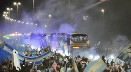 Oslavy návratu národného tímu v Argentíne napriek finálovej prehre