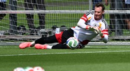 Neuer priznal, že nerozumie slangu mladších spoluhráčov