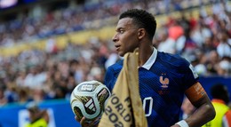 Mbappé, Dembélé a Hakimi roztočili párty na svadbe Lucasa Hernandeza