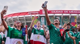 Trúbky, bubny aj ohňostroje. Mexickí fanúšikovia chceli pripraviť Ekvádor o spánok