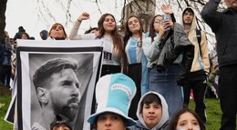 Messiho návrat domov pritiahol pozornosť verejnosti