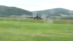 Vrtuľník ministerstva obrany musel núdzovo pristáť