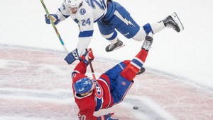 Bitka Slafkovského s Černákom začína odznova, Tampa vyrovnala sériu s Montrealom