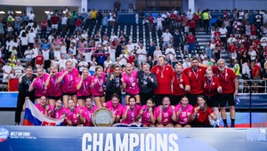 Reklama na hádzanú so zlatým odleskom. Naše kadetky sa zapísali do histórie